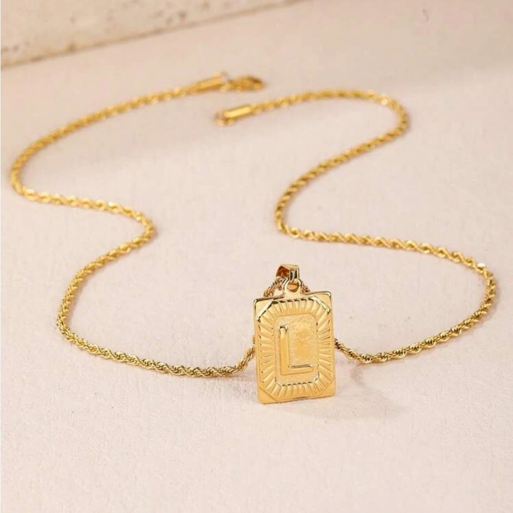 Letter V - Vintage Letter Detail Square Pendant Necklace - Picture 1 of 3